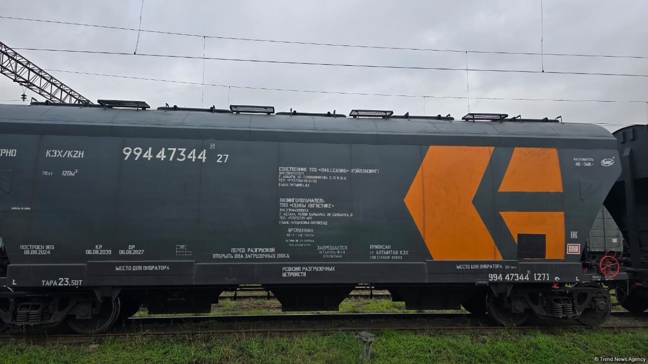 Train carrying Kazakh wheat to Armenia arrives in Baku (PHOTO/VIDEO)