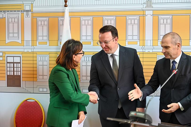 Bulgaria, North Macedonia sign deal on cross-border railway tunnel