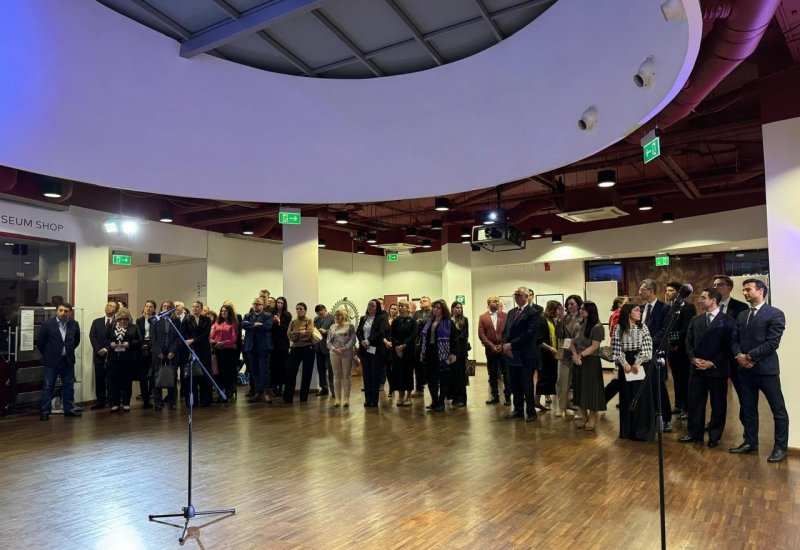 Azerbaijan donates Karabakh carpet to Polish Museum on eve of former's Victory Day (PHOTO)