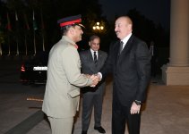 President Ilham Aliyev, Pakistan's PM hold limited format meeting (PHOTO)