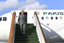 Pakistan's PM arrives in Azerbaijan (PHOTO)