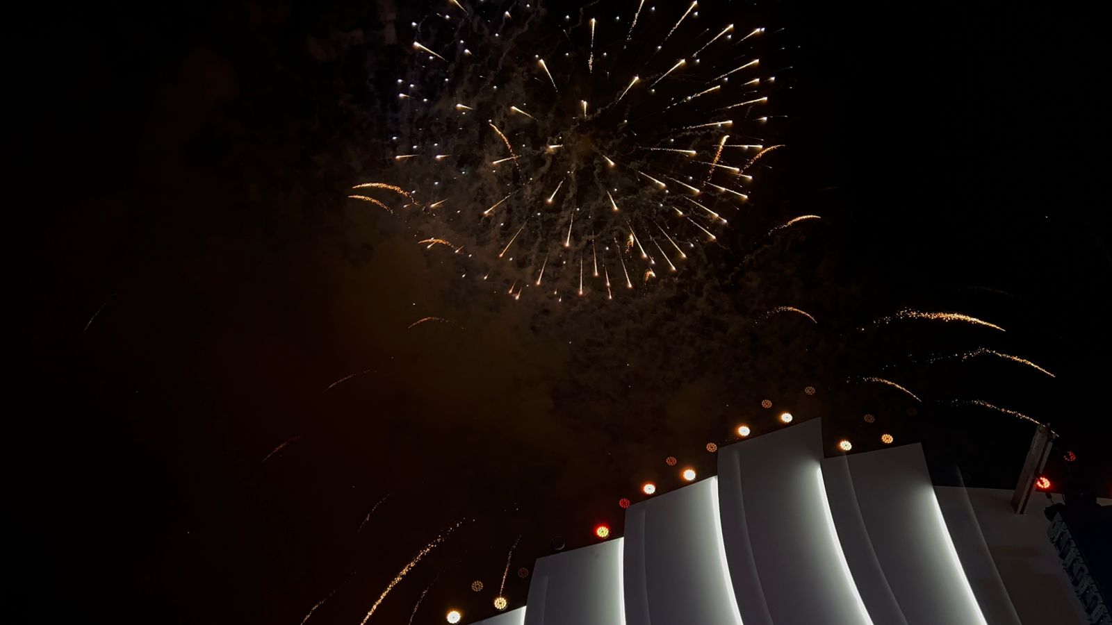 Baku celebrates Victory Day with grand fireworks show (PHOTO/VIDEO)