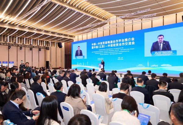 Uzbekistan pushes to break down trade barriers with China at Shanghai Forum