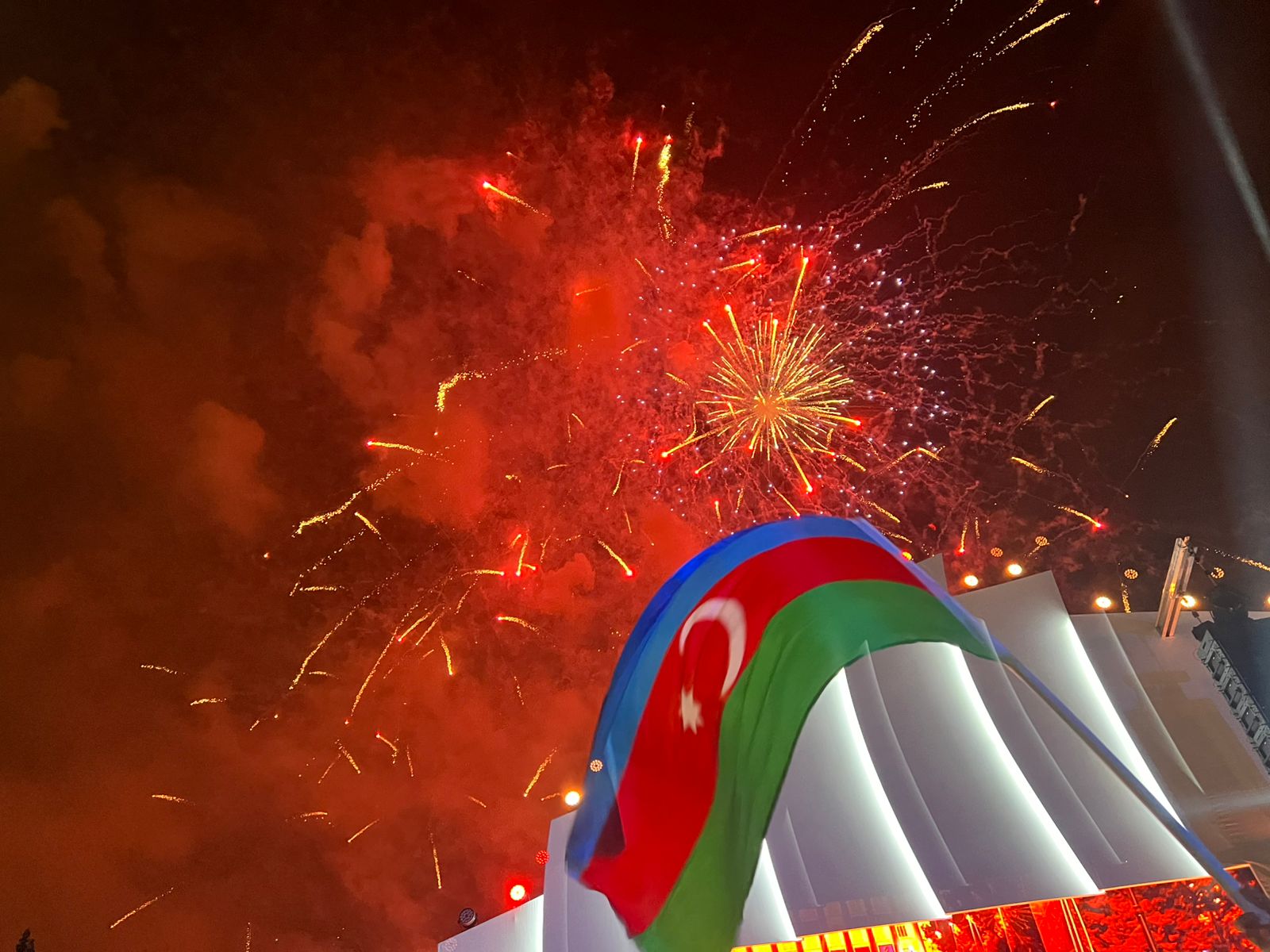 Baku celebrates Victory Day with grand fireworks show (PHOTO/VIDEO)