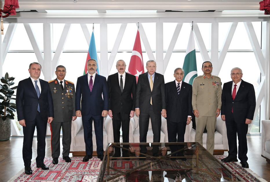 President Ilham Aliyev, President of Türkiye, PM of Pakistan hold trilateral meeting (PHOTO)