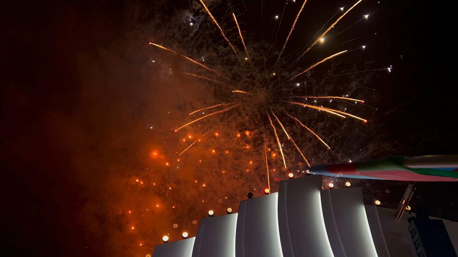 Baku celebrates Victory Day with grand fireworks show (PHOTO/VIDEO)