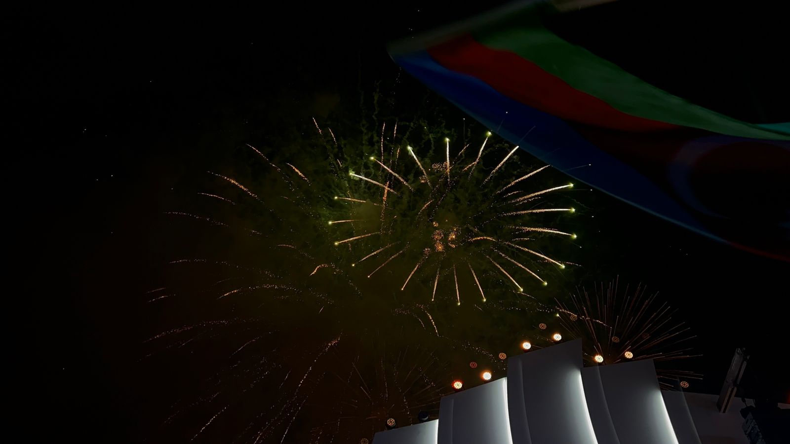 Baku celebrates Victory Day with grand fireworks show (PHOTO/VIDEO)