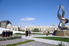 Azerbaijan's MoD leadership visits graves of National Leader Heydar Aliyev and martyrs (PHOTO)