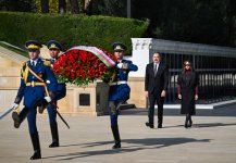 President Ilham Aliyev, First Lady Mehriban Aliyeva visit Alley of Martyrs (PHOTO/VIDEO)