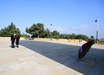 President Ilham Aliyev, First Lady Mehriban Aliyeva visit Alley of Martyrs (PHOTO/VIDEO)