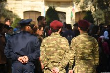 Azerbaijani citizens turn out at Azadliq Square ahead of military parade (PHOTO)