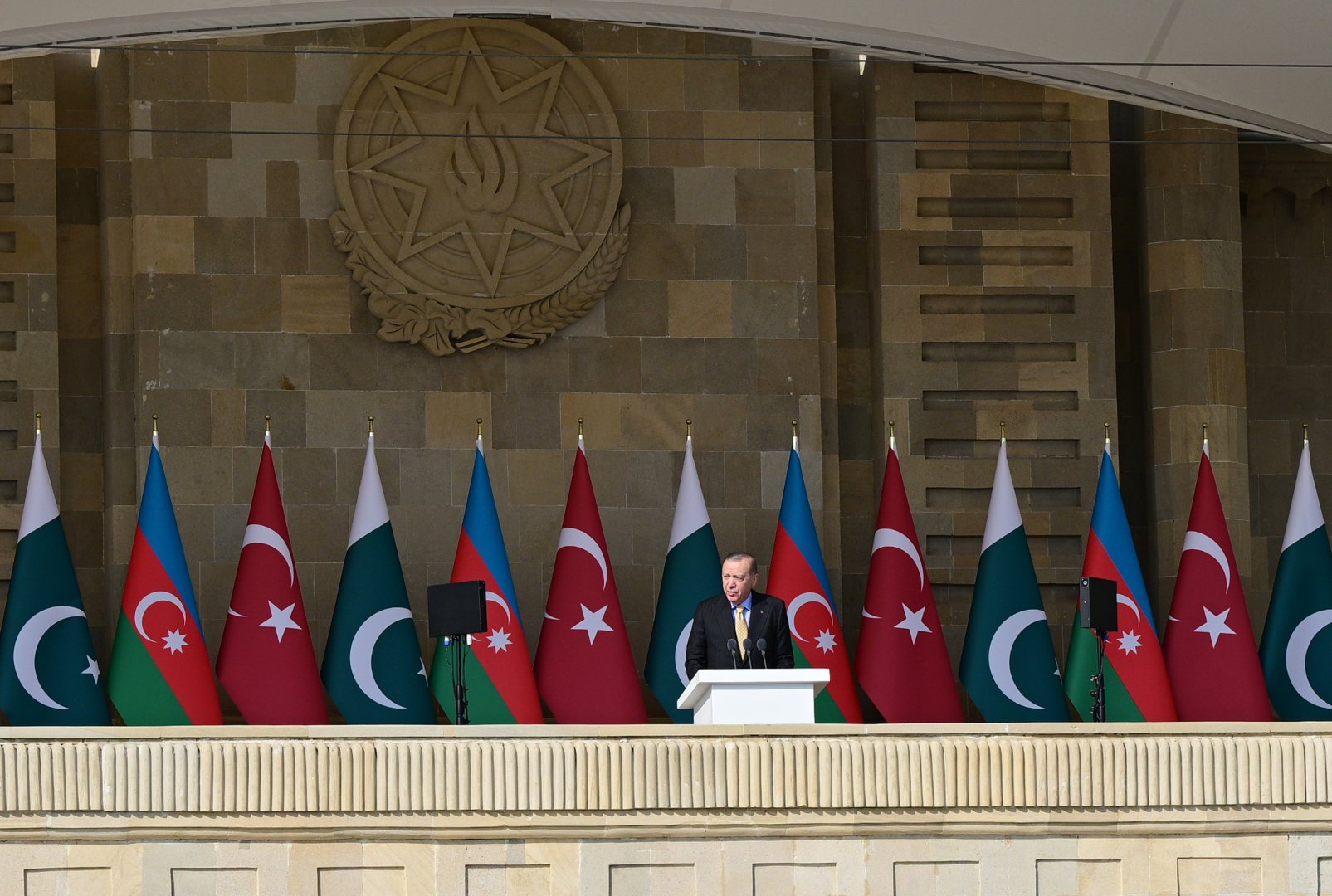 President Ilham Aliyev, First Lady Mehriban Aliyeva, President Erdoğan, Pakistani PM attend Military Parade in Baku (PHOTO/VIDEO)
