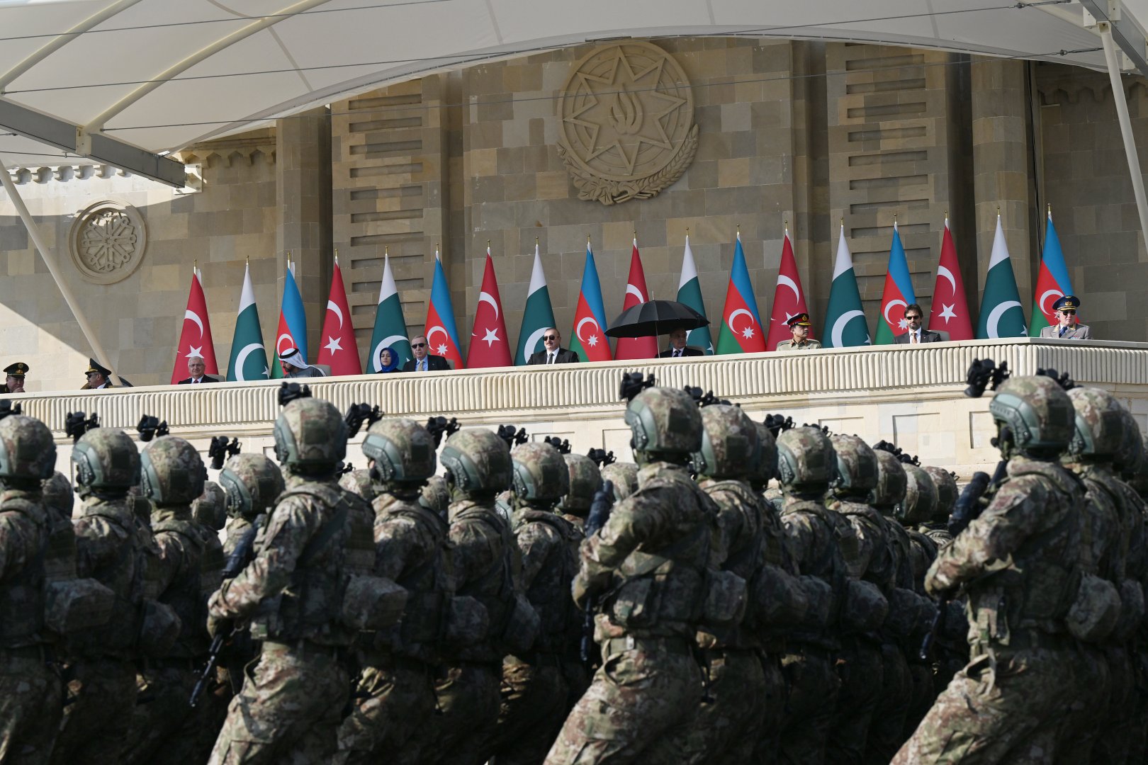 President Ilham Aliyev, First Lady Mehriban Aliyeva, President Erdoğan, Pakistani PM attend Military Parade in Baku (PHOTO/VIDEO)