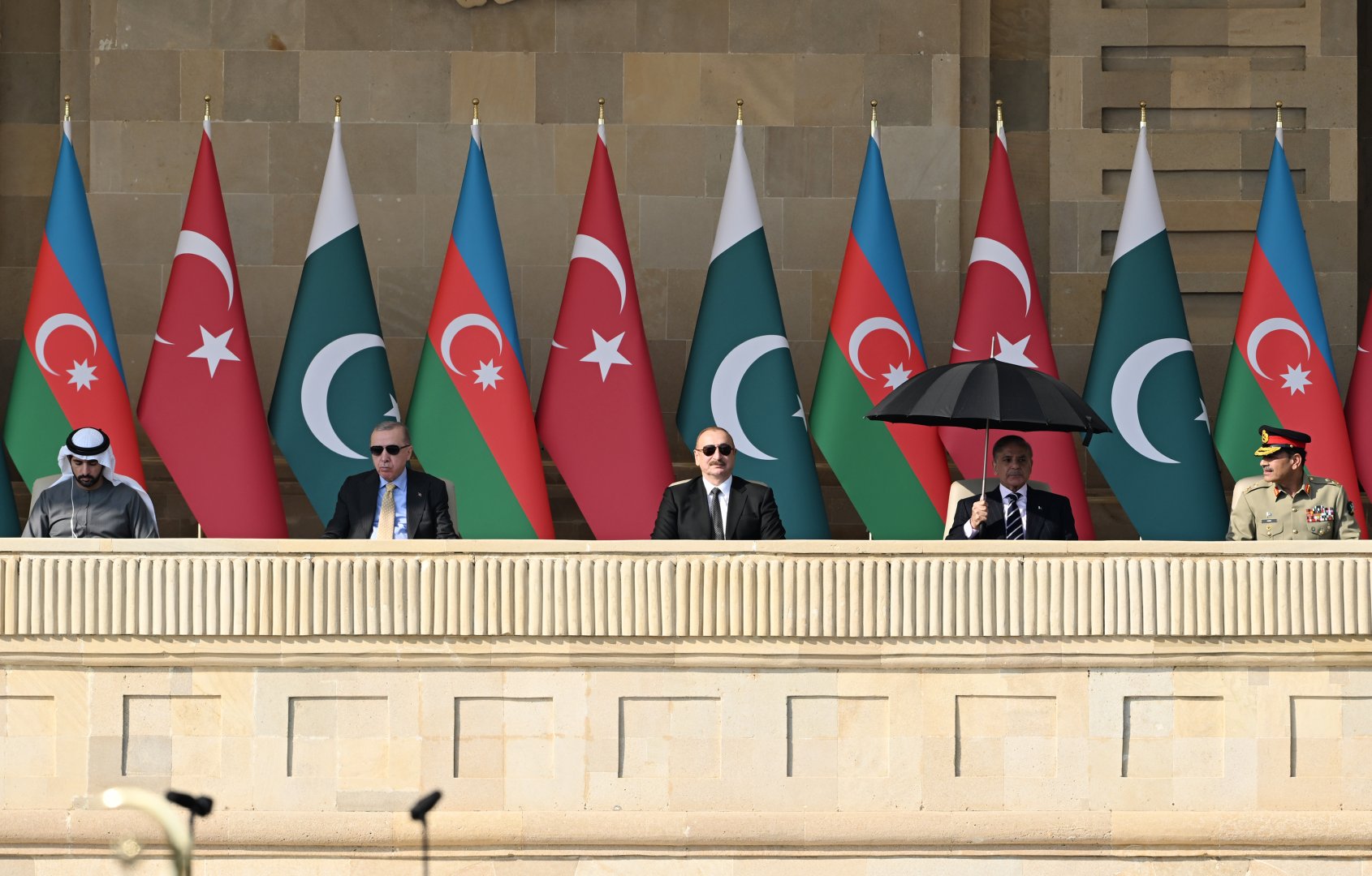 President Ilham Aliyev, First Lady Mehriban Aliyeva, President Erdoğan, Pakistani PM attend Military Parade in Baku (PHOTO/VIDEO)