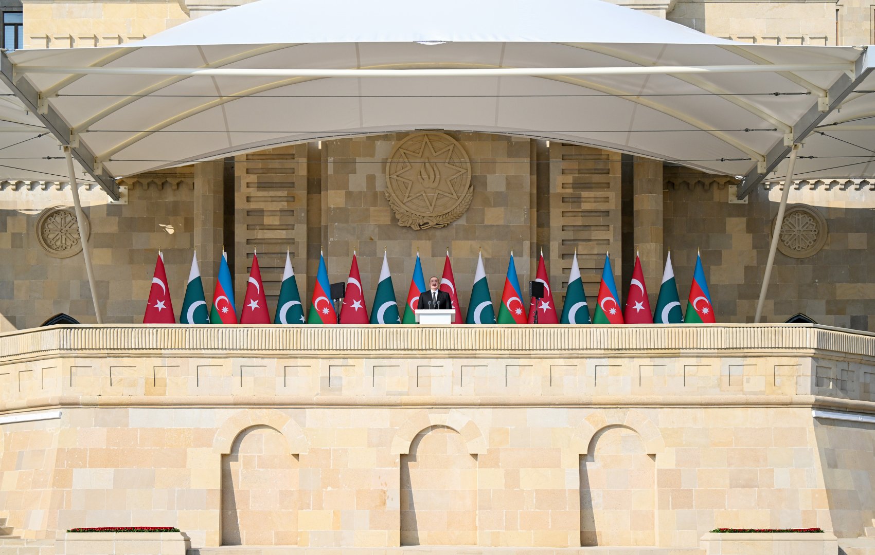 President Ilham Aliyev, First Lady Mehriban Aliyeva, President Erdoğan, Pakistani PM attend Military Parade in Baku (PHOTO/VIDEO)