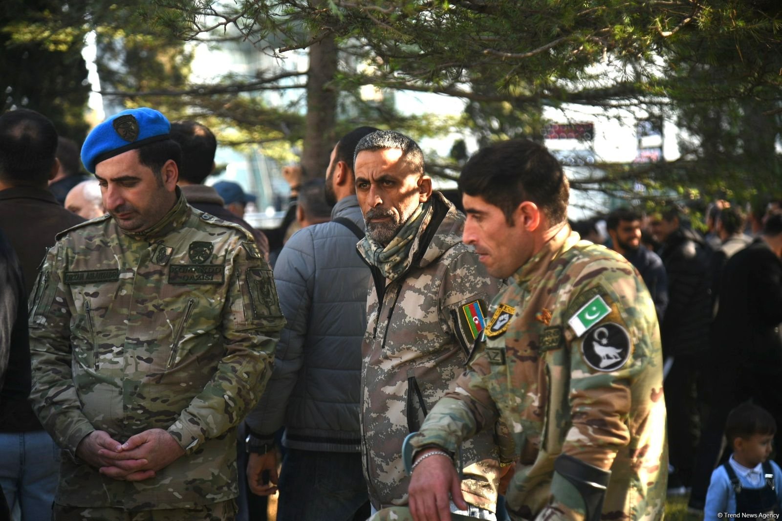 Azerbaijani citizens turn out at Azadliq Square ahead of military parade (PHOTO)