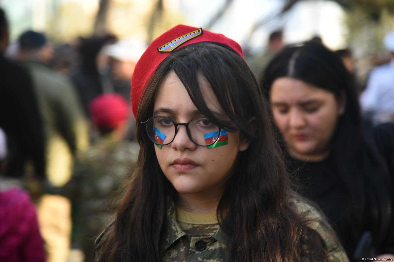 Azerbaijani citizens turn out at Azadliq Square ahead of military parade (PHOTO)