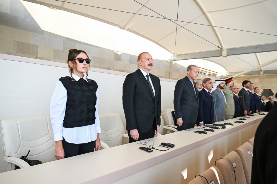 President Ilham Aliyev, First Lady Mehriban Aliyeva, President Erdoğan, Pakistani PM attend Military Parade in Baku (PHOTO/VIDEO)