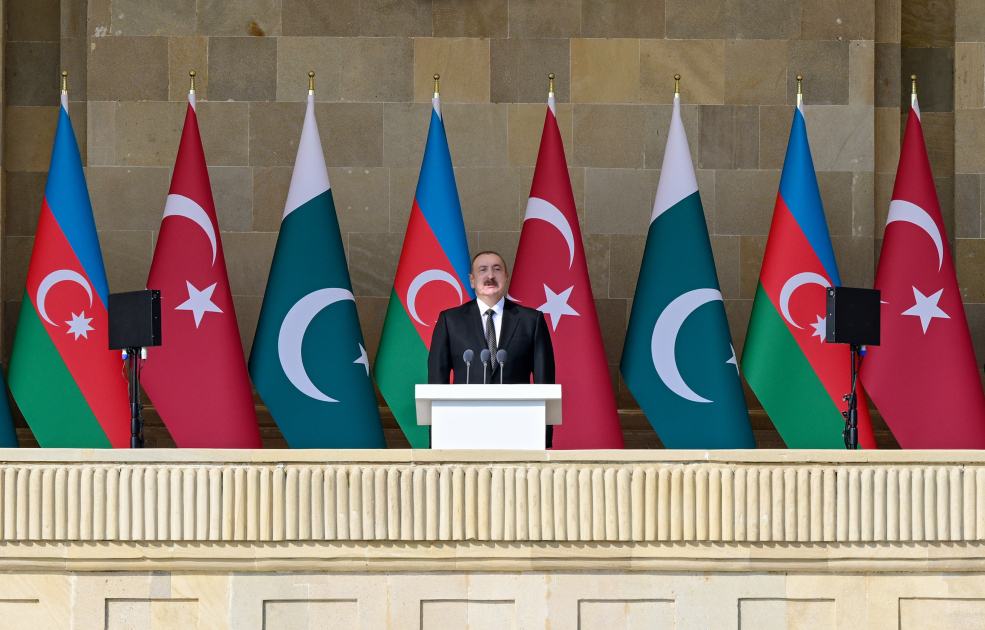 President Ilham Aliyev, First Lady Mehriban Aliyeva, President Erdoğan, Pakistani PM attend Military Parade in Baku (PHOTO/VIDEO)