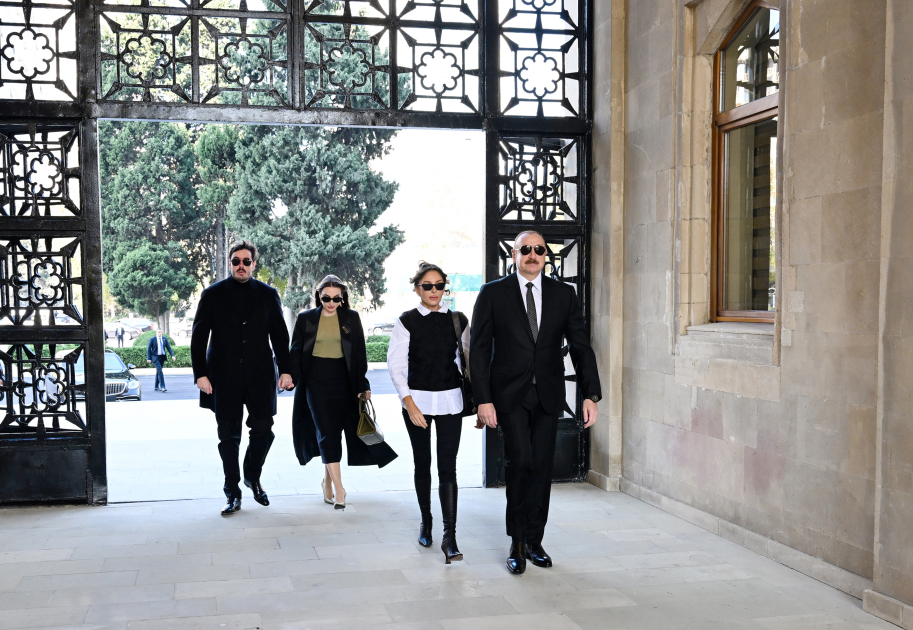 President Ilham Aliyev, First Lady Mehriban Aliyeva, President Erdoğan, Pakistani PM attend Military Parade in Baku (PHOTO/VIDEO)