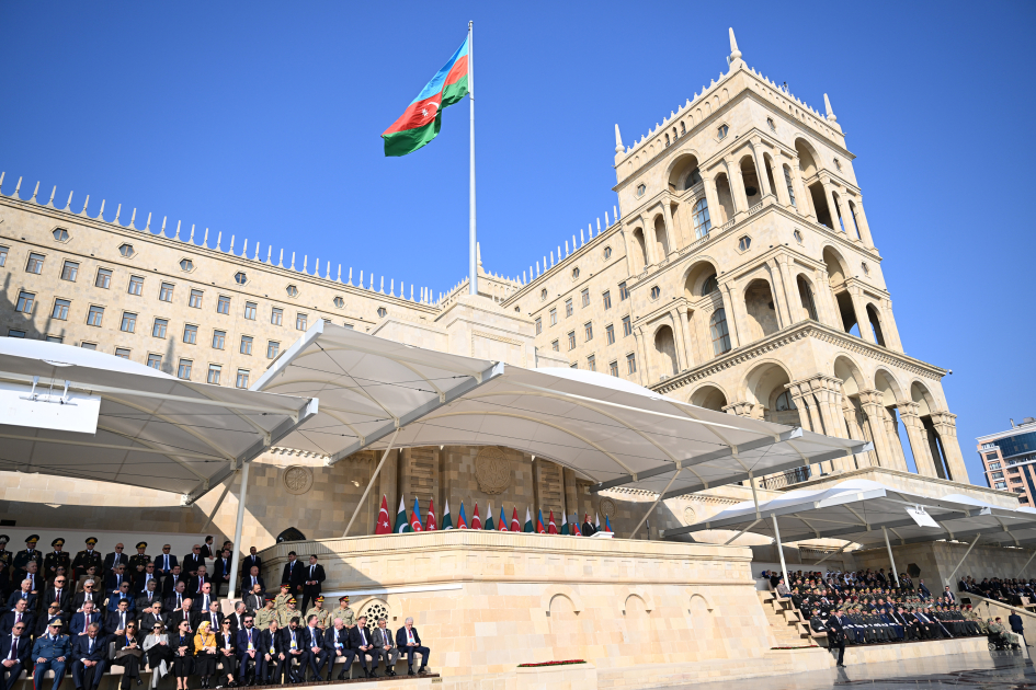 President Ilham Aliyev, First Lady Mehriban Aliyeva, President Erdoğan, Pakistani PM attend Military Parade in Baku (PHOTO/VIDEO)
