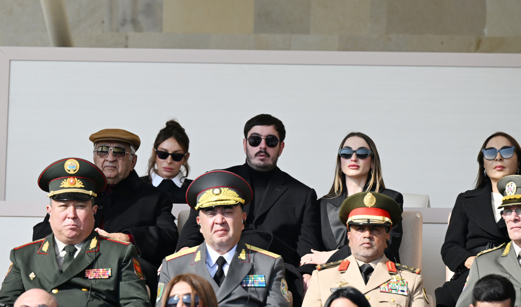President Ilham Aliyev, First Lady Mehriban Aliyeva, President Erdoğan, Pakistani PM attend Military Parade in Baku (PHOTO/VIDEO)