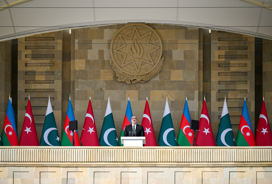 President Ilham Aliyev, First Lady Mehriban Aliyeva, President Erdoğan, Pakistani PM attend Military Parade in Baku (PHOTO/VIDEO)