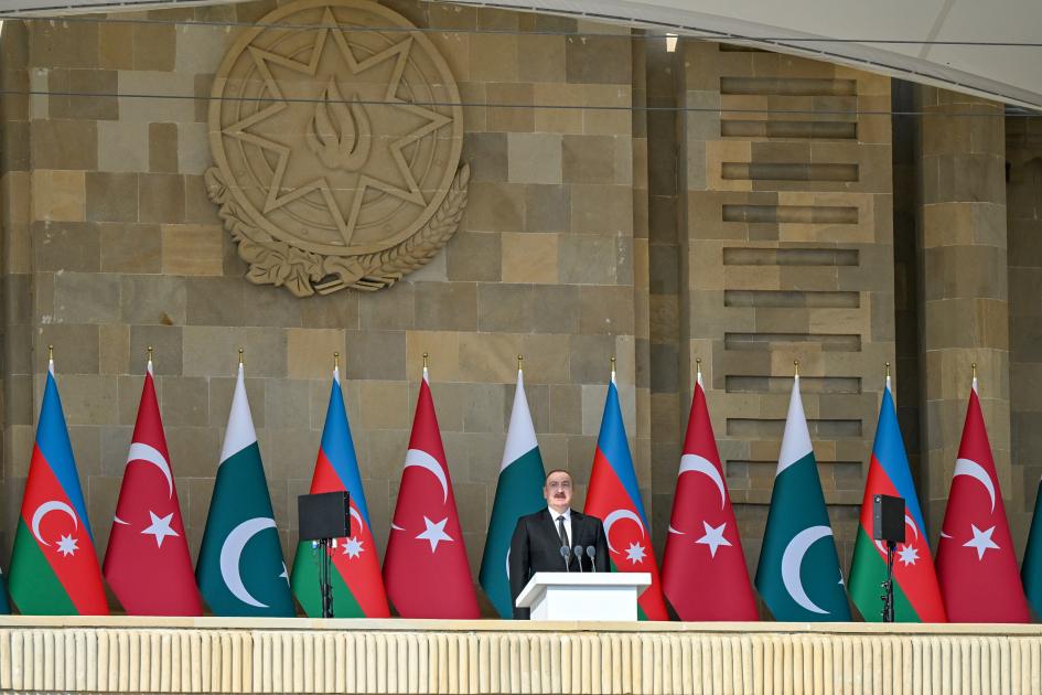President Ilham Aliyev, First Lady Mehriban Aliyeva, President Erdoğan, Pakistani PM attend Military Parade in Baku (PHOTO/VIDEO)
