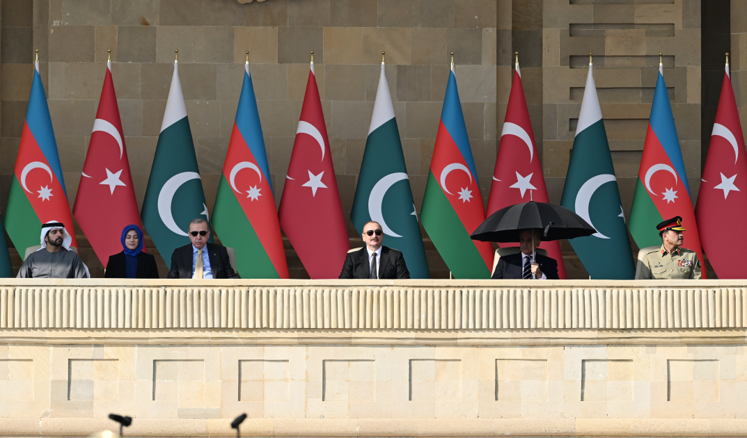 President Ilham Aliyev, First Lady Mehriban Aliyeva, President Erdoğan, Pakistani PM attend Military Parade in Baku (PHOTO/VIDEO)
