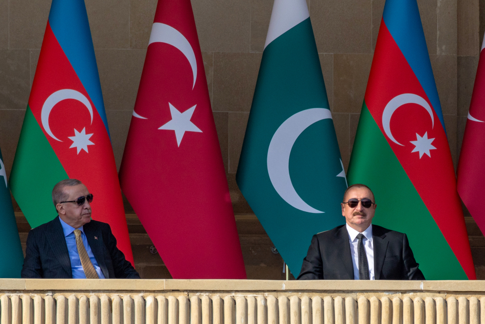 President Ilham Aliyev, First Lady Mehriban Aliyeva, President Erdoğan, Pakistani PM attend Military Parade in Baku (PHOTO/VIDEO)