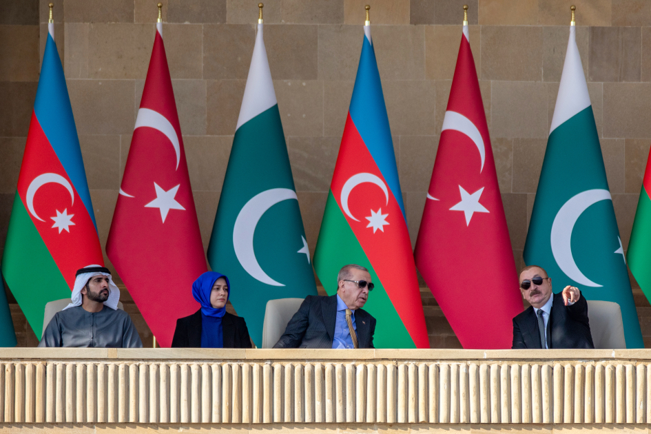 President Ilham Aliyev, First Lady Mehriban Aliyeva, President Erdoğan, Pakistani PM attend Military Parade in Baku (PHOTO/VIDEO)