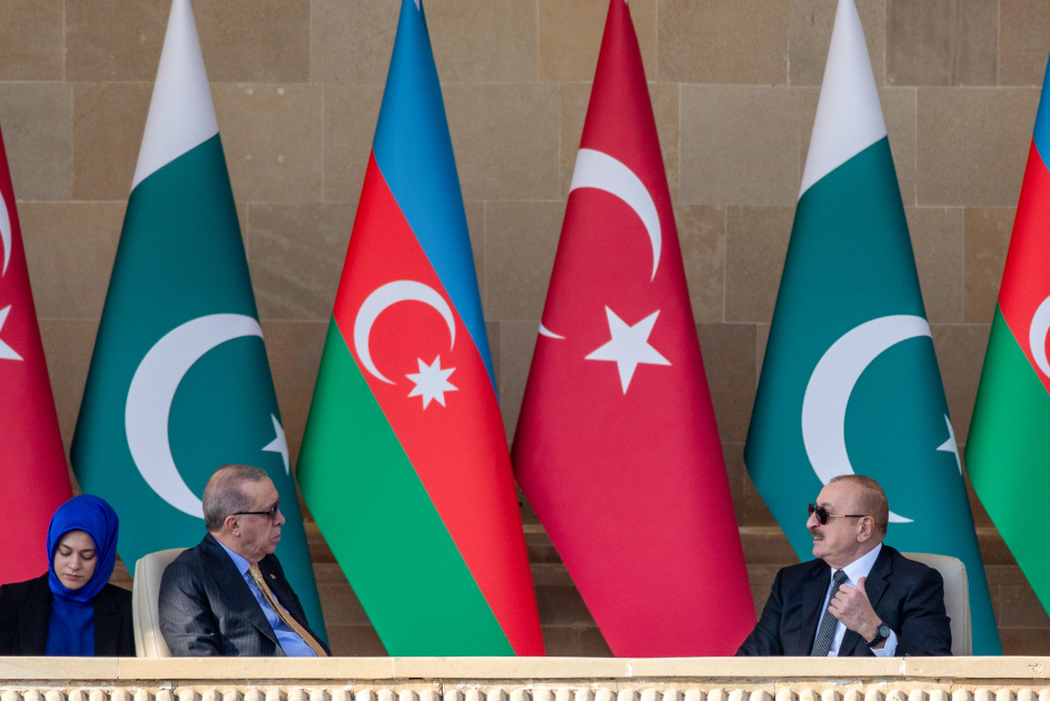 President Ilham Aliyev, First Lady Mehriban Aliyeva, President Erdoğan, Pakistani PM attend Military Parade in Baku (PHOTO/VIDEO)