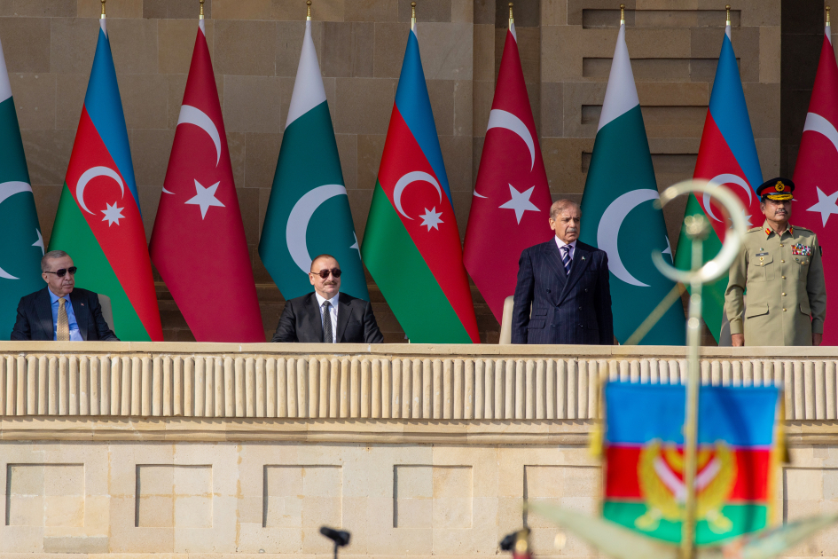 President Ilham Aliyev, First Lady Mehriban Aliyeva, President Erdoğan, Pakistani PM attend Military Parade in Baku (PHOTO/VIDEO)