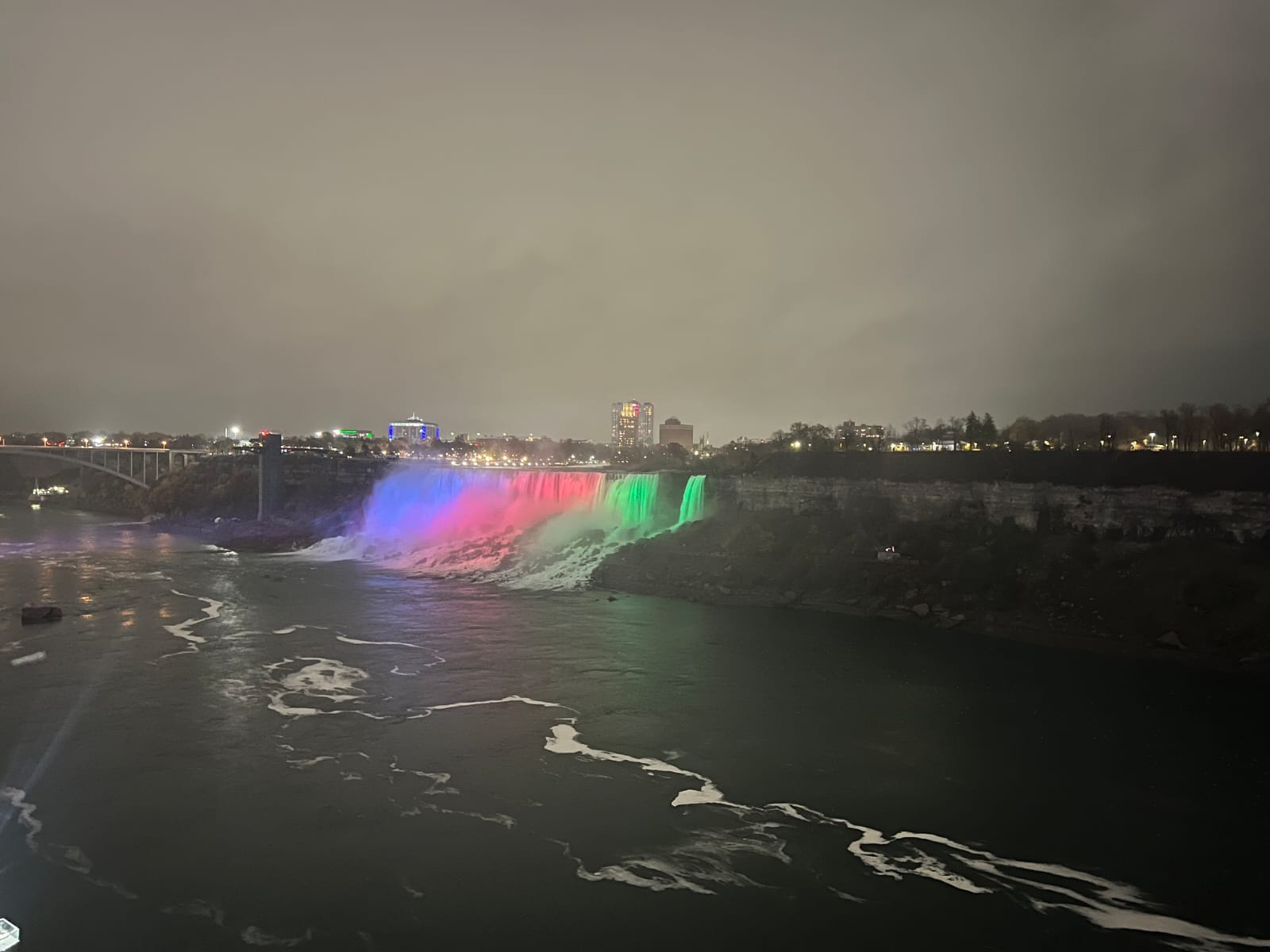 Niagara Falls glows with Azerbaijani flag colors on National Day (PHOTO)
