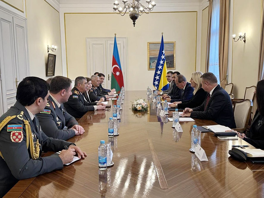 Azerbaijan’s defense chief sets foot in Bosnia and Herzegovina for key talks