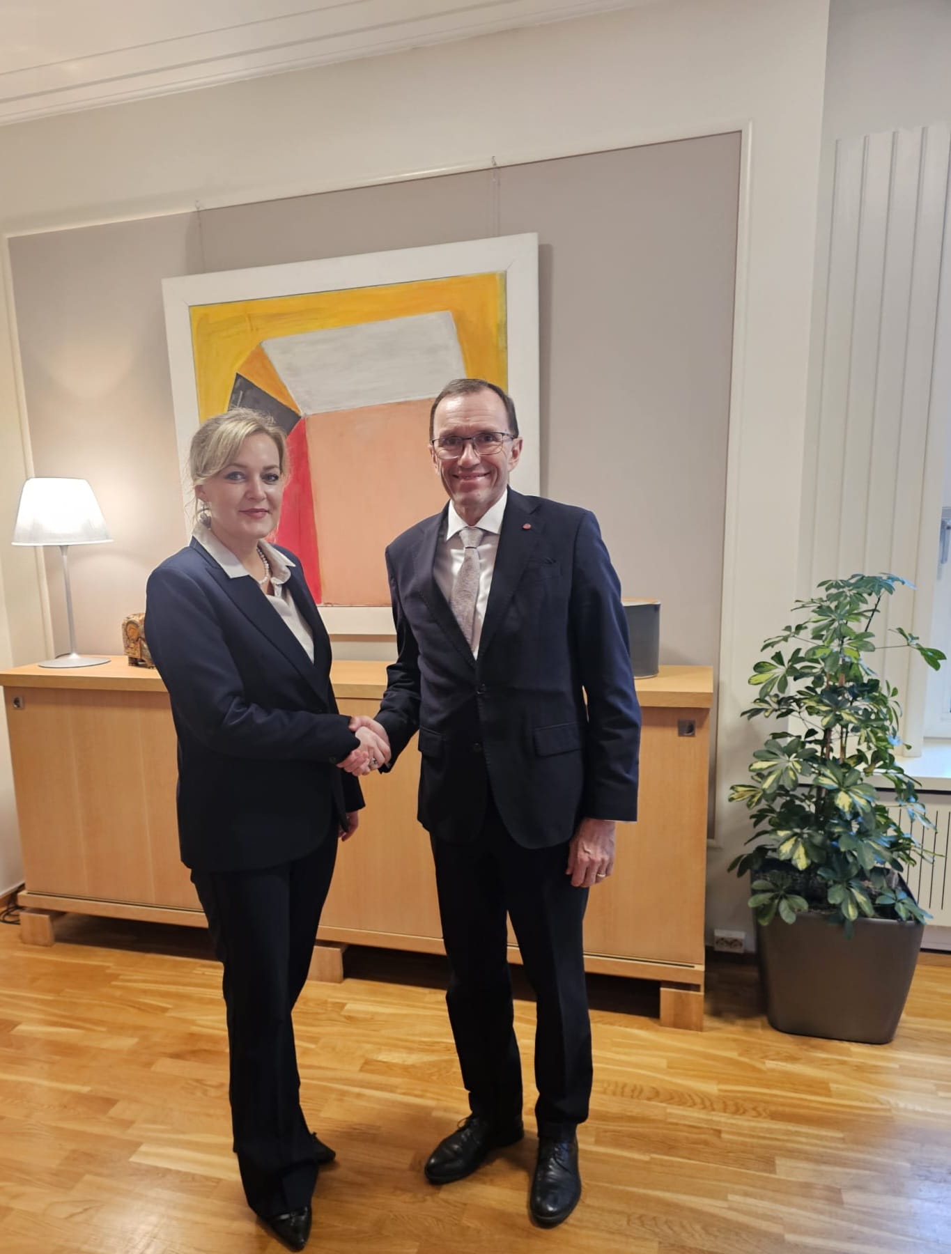 Bosnia’s ambassador presents embassy priorities in meeting with Norway’s FM (PHOTO)