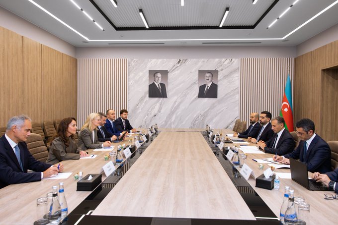 Azerbaijan, IFC hold talks on expanding Middle Corridor transit potential