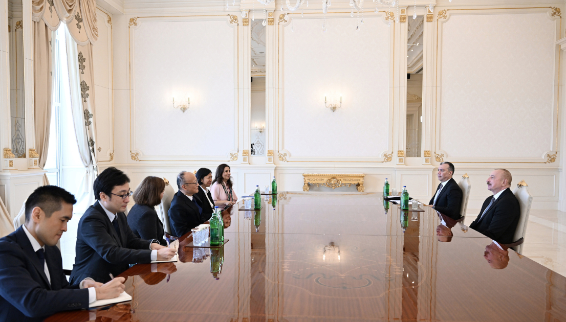 President Ilham Aliyev receives delegation led by Asian Development Bank (PHOTO/VIDEO)