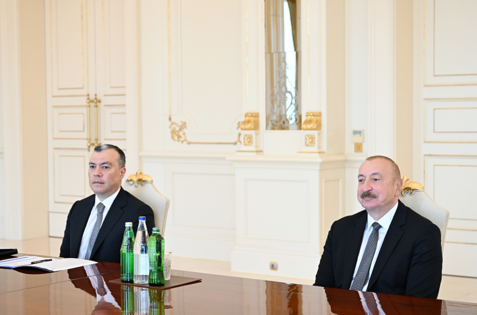 President Ilham Aliyev receives delegation led by Asian Development Bank (PHOTO/VIDEO)