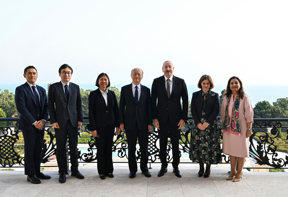 President Ilham Aliyev receives delegation led by Asian Development Bank (PHOTO/VIDEO)