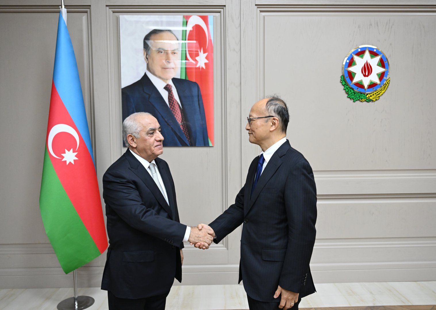 Azerbaijani PM moots cooperation prospects with ADB president (PHOTO)