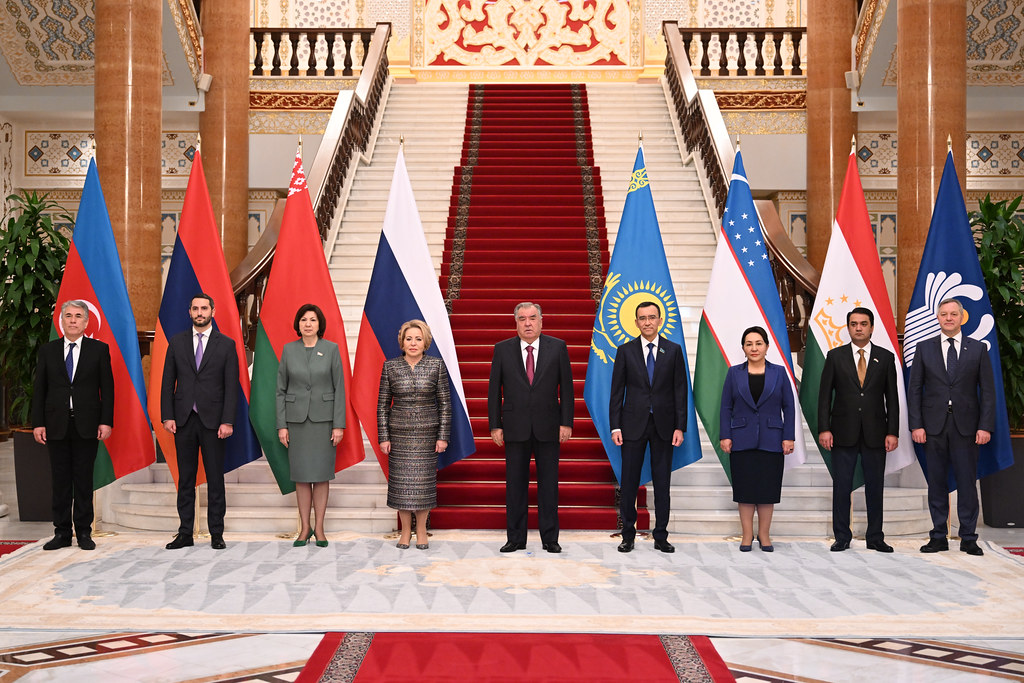President of Tajikistan meets CIS delegates, advocates for closer co-op