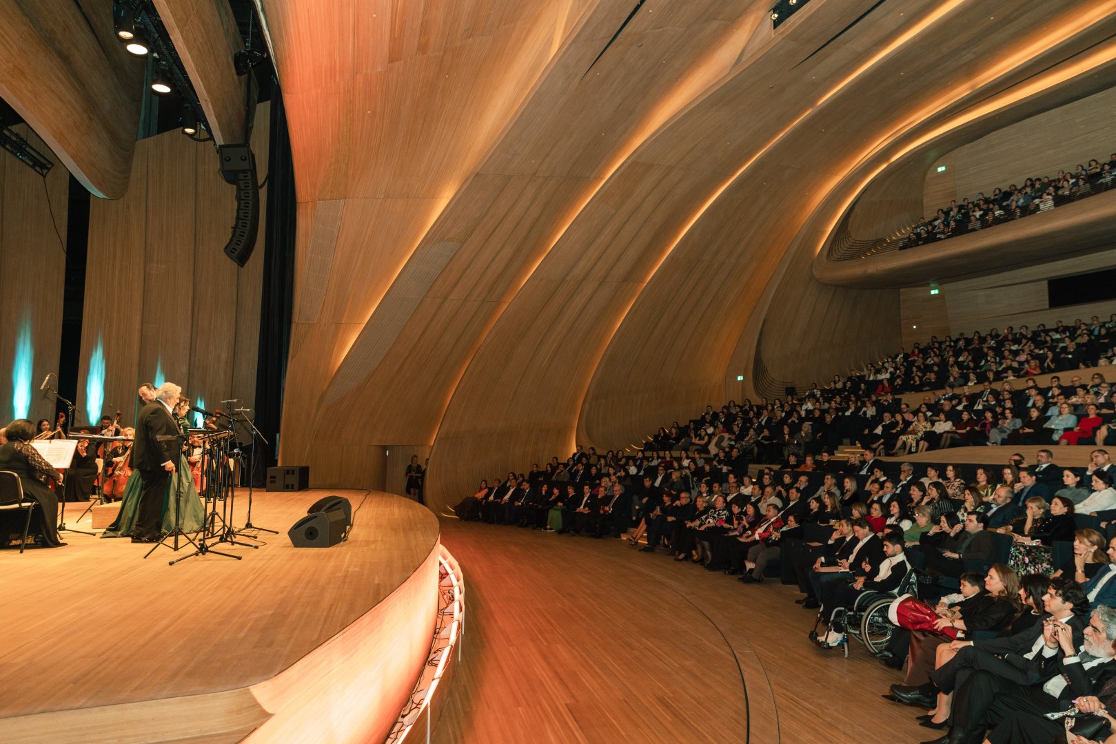 Heydar Aliyev Foundation VP Leyla Aliyeva attends Plácido Domingo's concert at Heydar Aliyev Center (PHOTO/VIDEO)