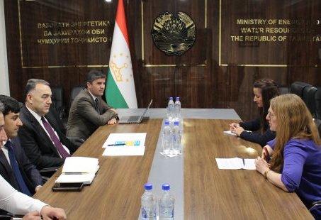 Tajikistan, UK discuss expanding co-op on CASA-1000 energy project