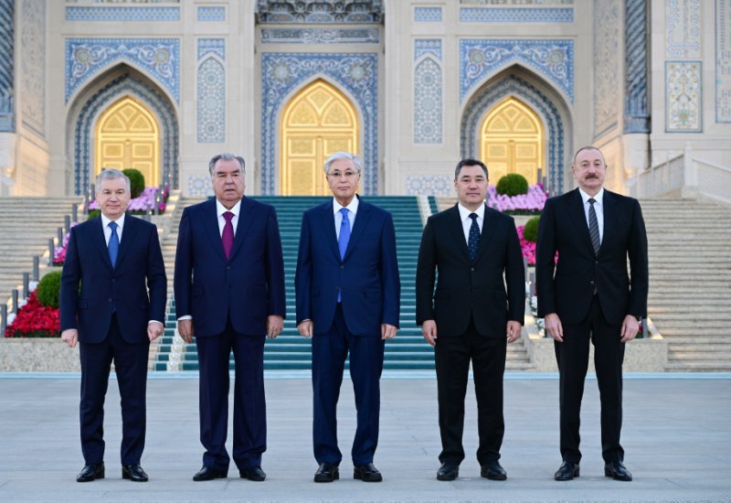 President Ilham Aliyev gets acquainted with Centre for Islamic Civilization in Tashkent (PHOTO)