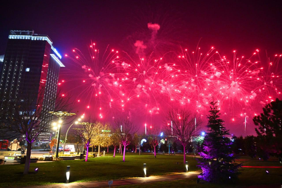 Fireworks display was held in honor of heads of state participating in 7th Consultative Meeting of Heads of State of Central Asia in Tashkent (PHOTO)