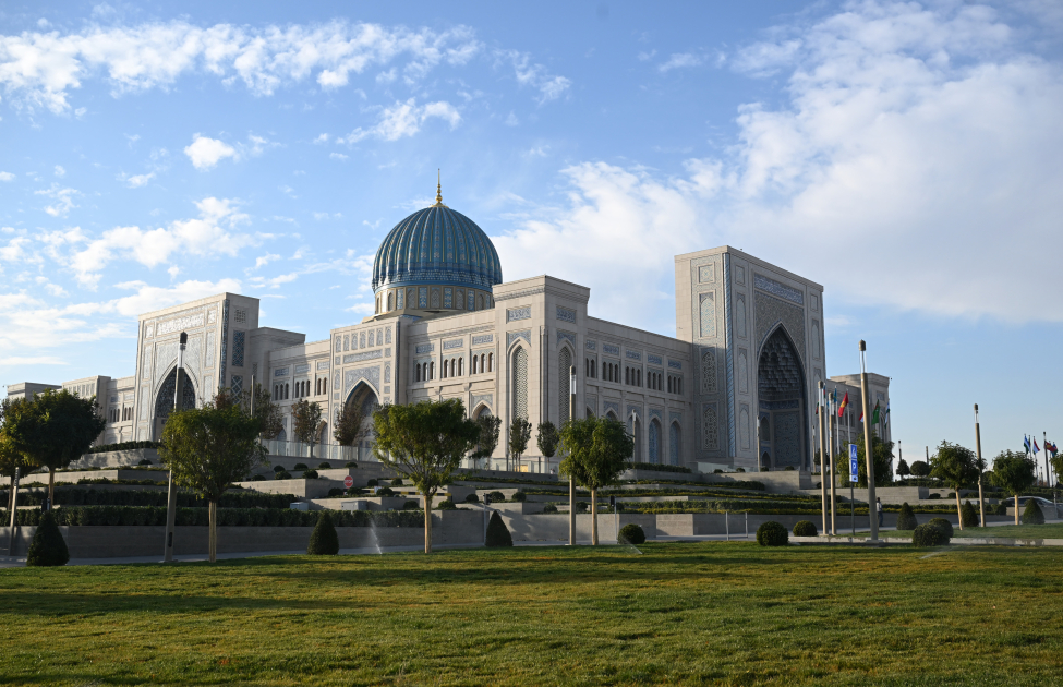 President Ilham Aliyev visits Center of Islamic Civilization in Tashkent (PHOTO)