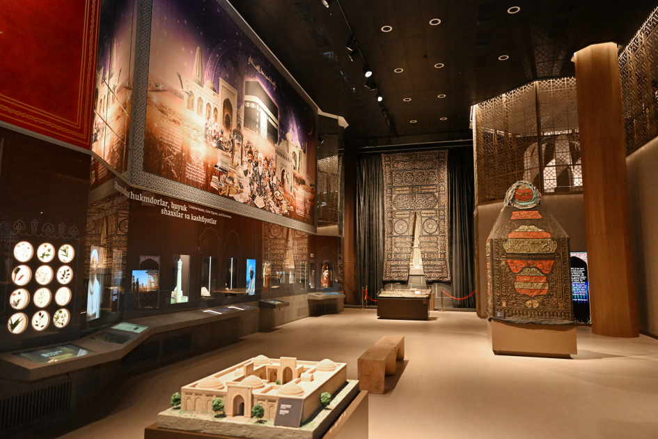 President Ilham Aliyev visits Center of Islamic Civilization in Tashkent (PHOTO)