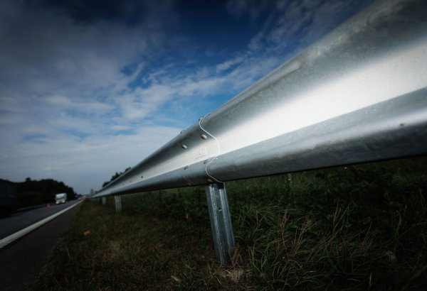 Lithuania launches first Baltic pilot of reflective road barrier paint