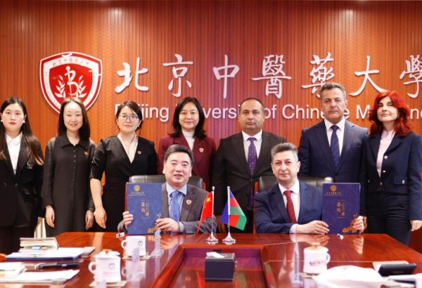 Azerbaijan and China seal memo to strengthen medical ties (PHOTO)